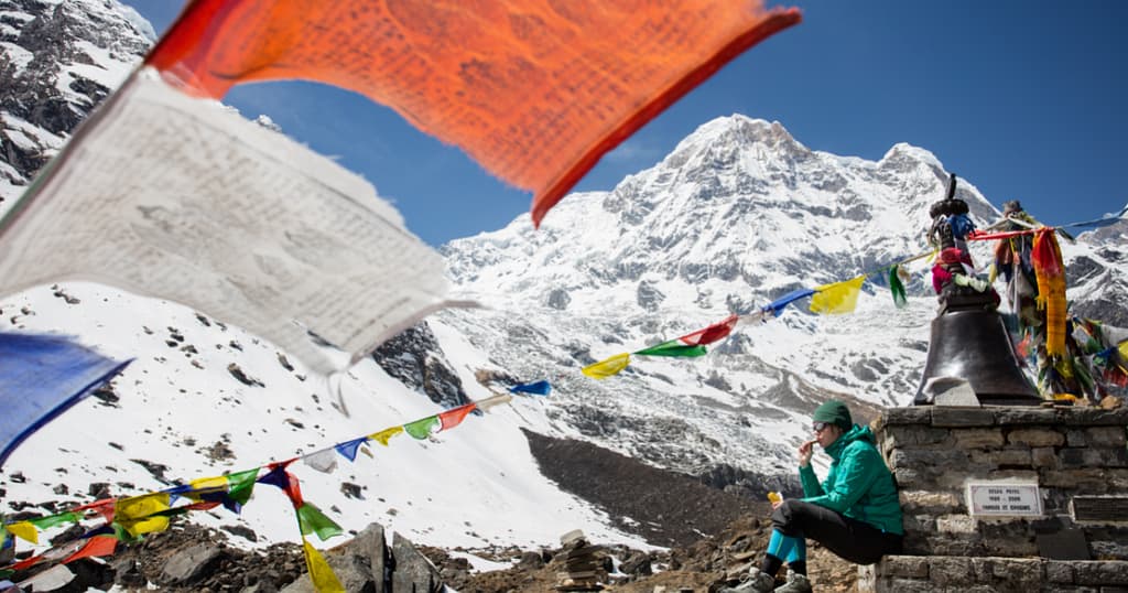 hiker resting in annapurna circuit