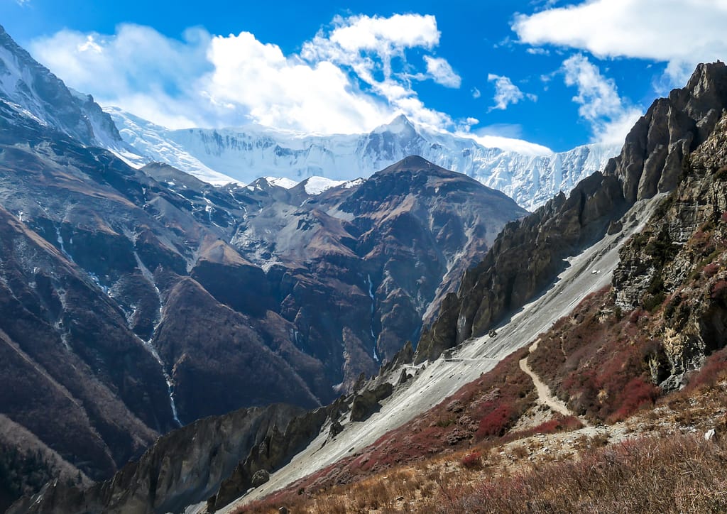 Trekking route to Tilicho Base Camp